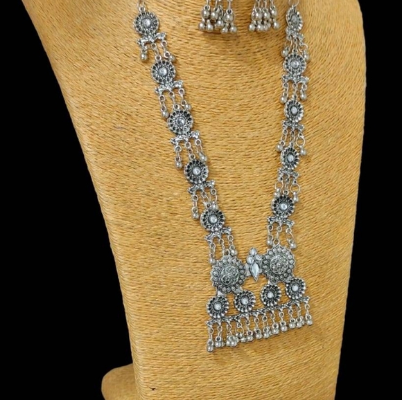 Necklace with earrings - Picture 8 of 16